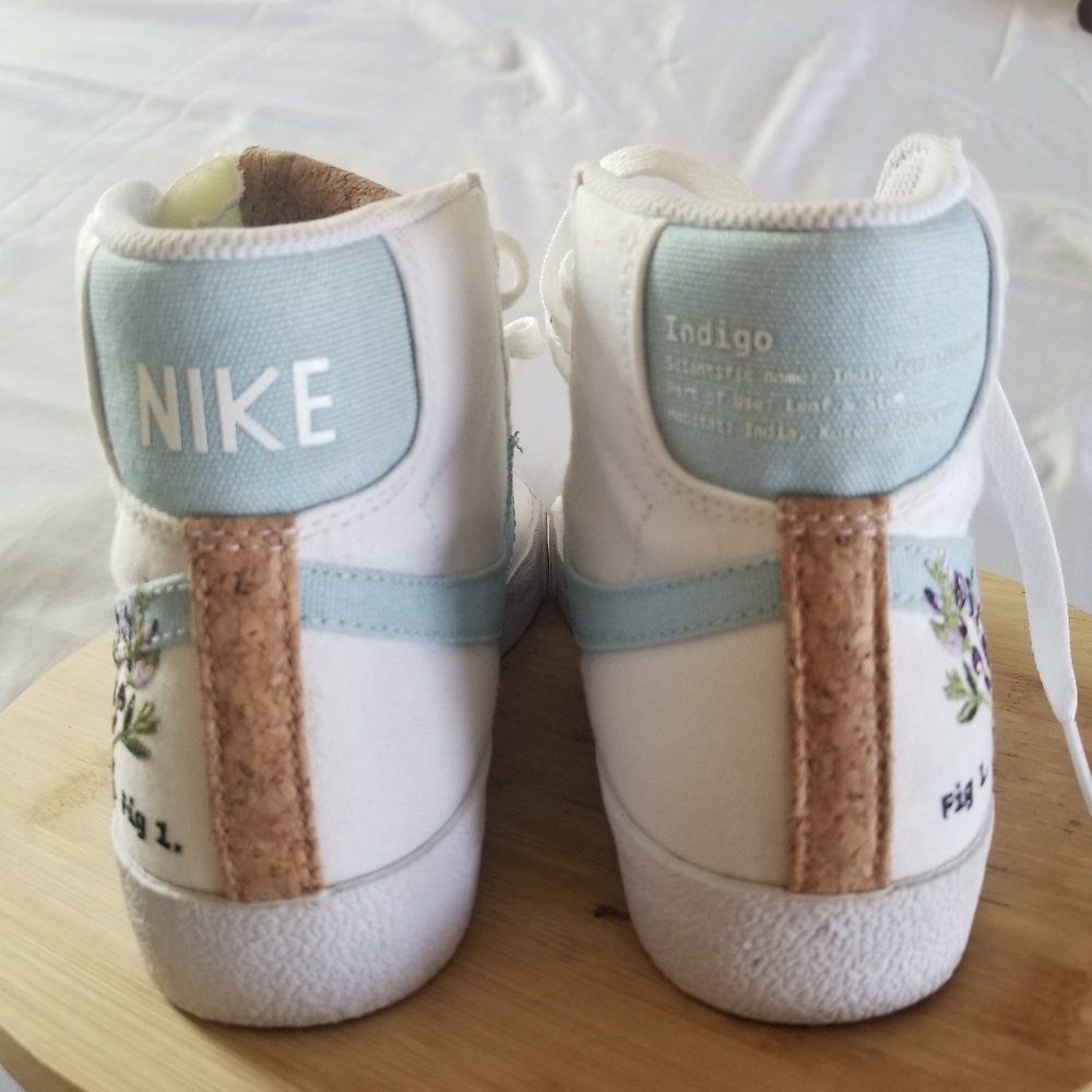 Nike | Blazer 77 SE Mid Floral Embroidery Sneakers - Picture 5 of 10